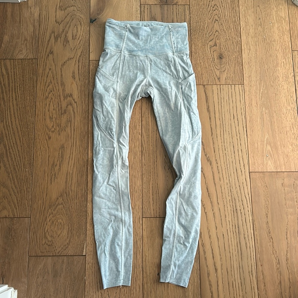 Cute blue lululemon leggings!